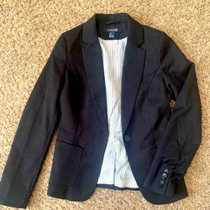 Forever 21 blazer. Size 4, color black